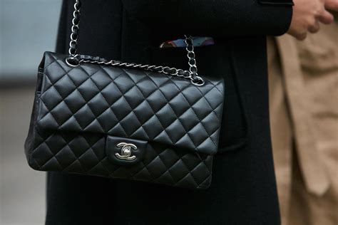 chanel erhöht preise|Luxusmode wird drastisch teurer: Chanel & Co. wollen das.